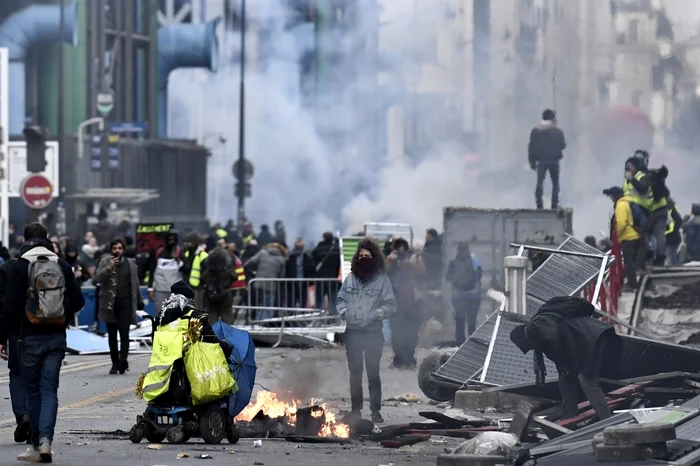 Sindicatele au organizat greve la nivel naţional de la începutul lunii decembriefoto: AFP