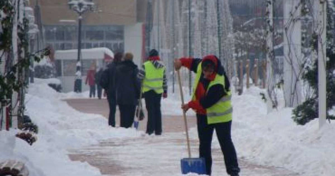 Târgu-Jiu: În zona centrului va fi folosită clorură de calciu (Foto arhivă)