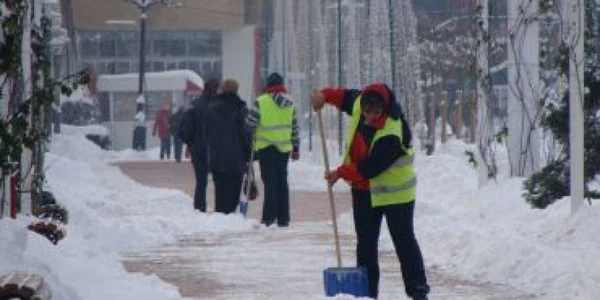 Târgu-Jiu: În zona centrului va fi folosită clorură de calciu (Foto arhivă)