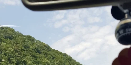 Traficul pe Valea Oltului blocat şi după 12 ore de la răsturnarea unui TIR plin cu porci pe carosabil la Câineni-Vâlcea pe DN7 Foto Ionuţ Petrescu