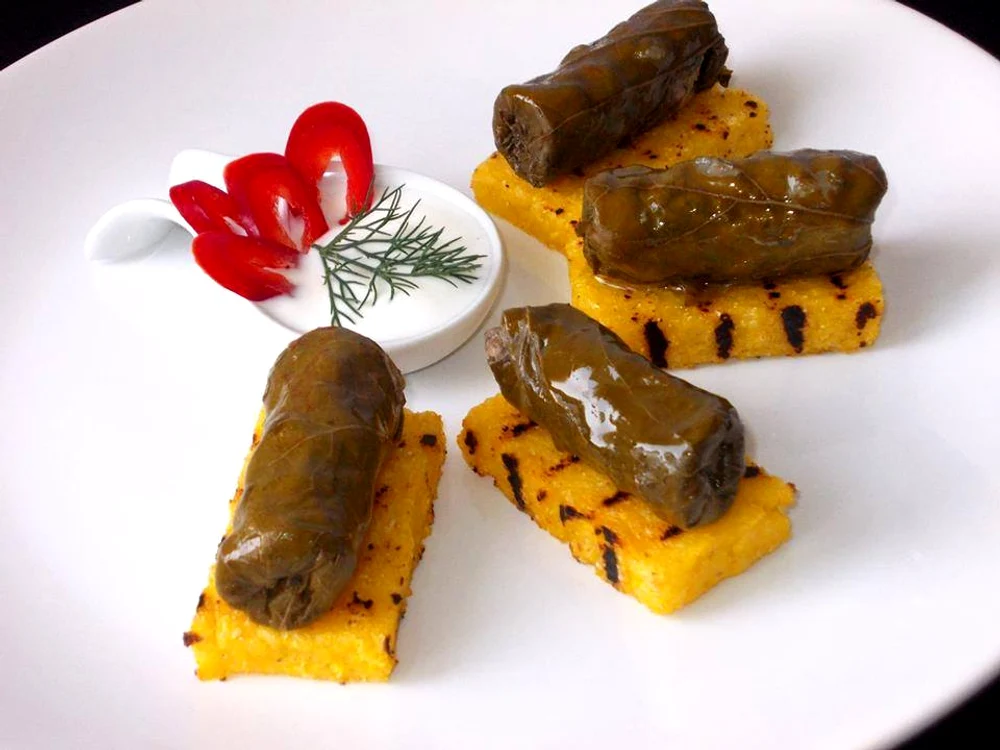 
    Sărmăluţe cu carne de oaie  