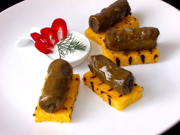 
    Sărmăluţe cu carne de oaie  