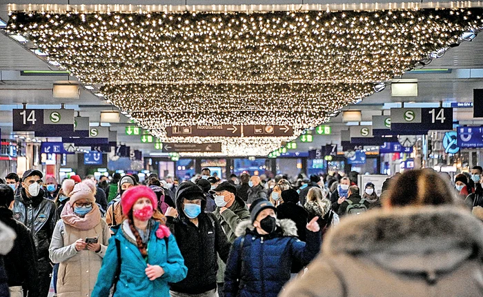 
    Franţa. De săptămâna viitoare,  turiştii trebuuie  să prezinte un test negativ   