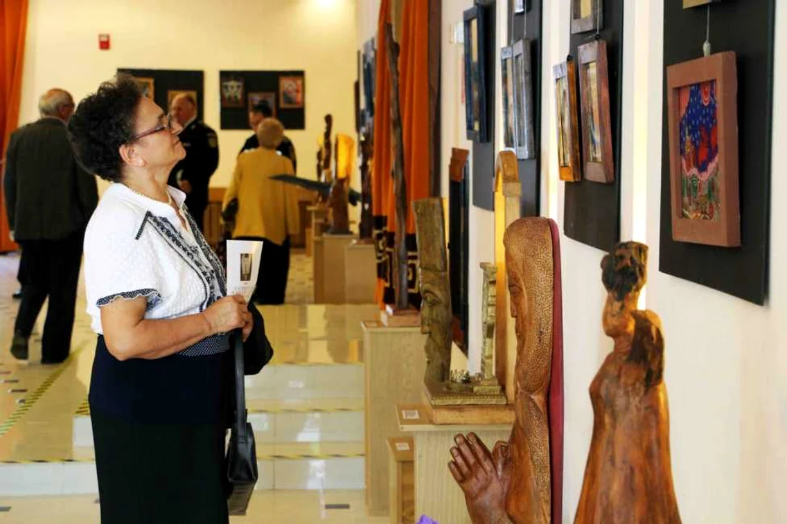 picturi şi sculpturi politisti locali