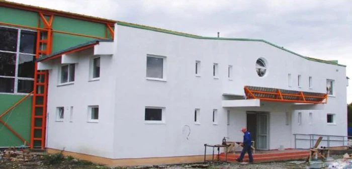 Ultimele retuşuri la sala de sport din oraşul Răcari