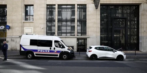 atentat terorist dejucat in fata bank of america in paris FOTO: X/@DailyNewsJustIn