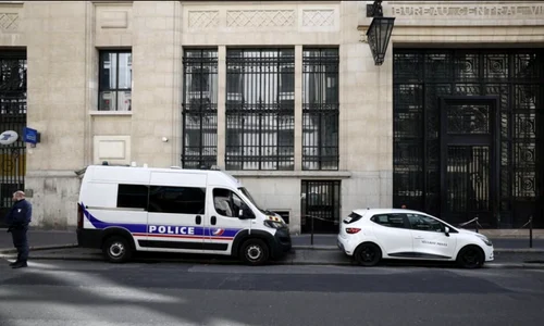 atentat terorist dejucat in fata bank of america in paris FOTO: X/@DailyNewsJustIn