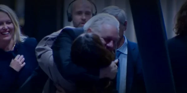 Julian Assange a ajuns în Austiralia, liber. FOTO captura BBC