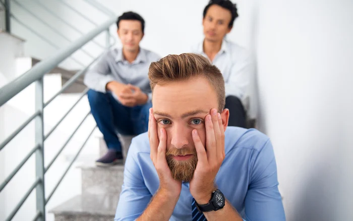 Mulți români au privit cu pesimist anunțul premierului cu privire la economie. Foto: Freepik.com