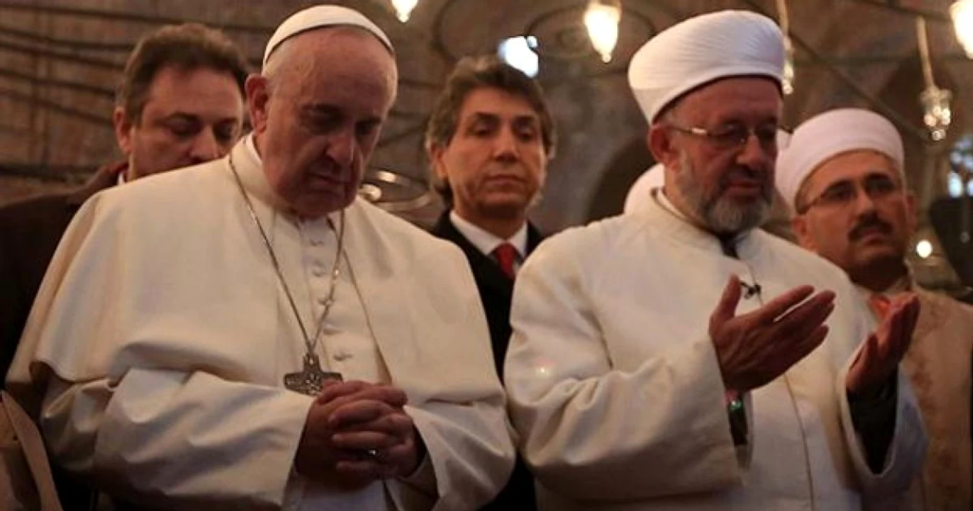 Papa Francisc, în timpul vizitei la Moschhea Albastră FOTO Anadolu Agency