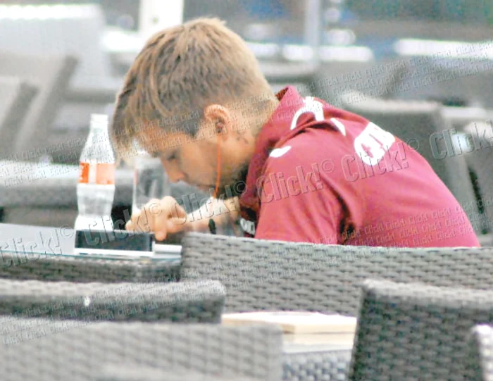 Adam Vass s-a simţit stingher în mall-ul din Băneasa