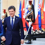 Nicușor Dan și Mirabela Grădinaru sosesc la un dineu la Palatul Prezidențial Élysée FOTO AFP