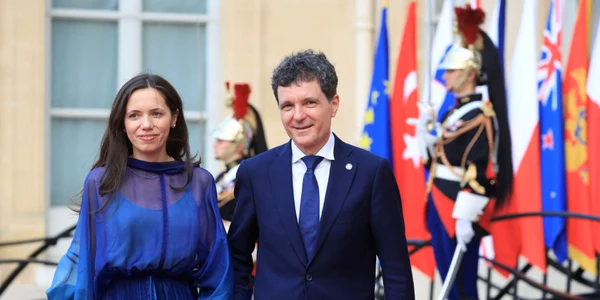 Nicușor Dan și Mirabela Grădinaru sosesc la un dineu la Palatul Prezidențial Élysée FOTO AFP