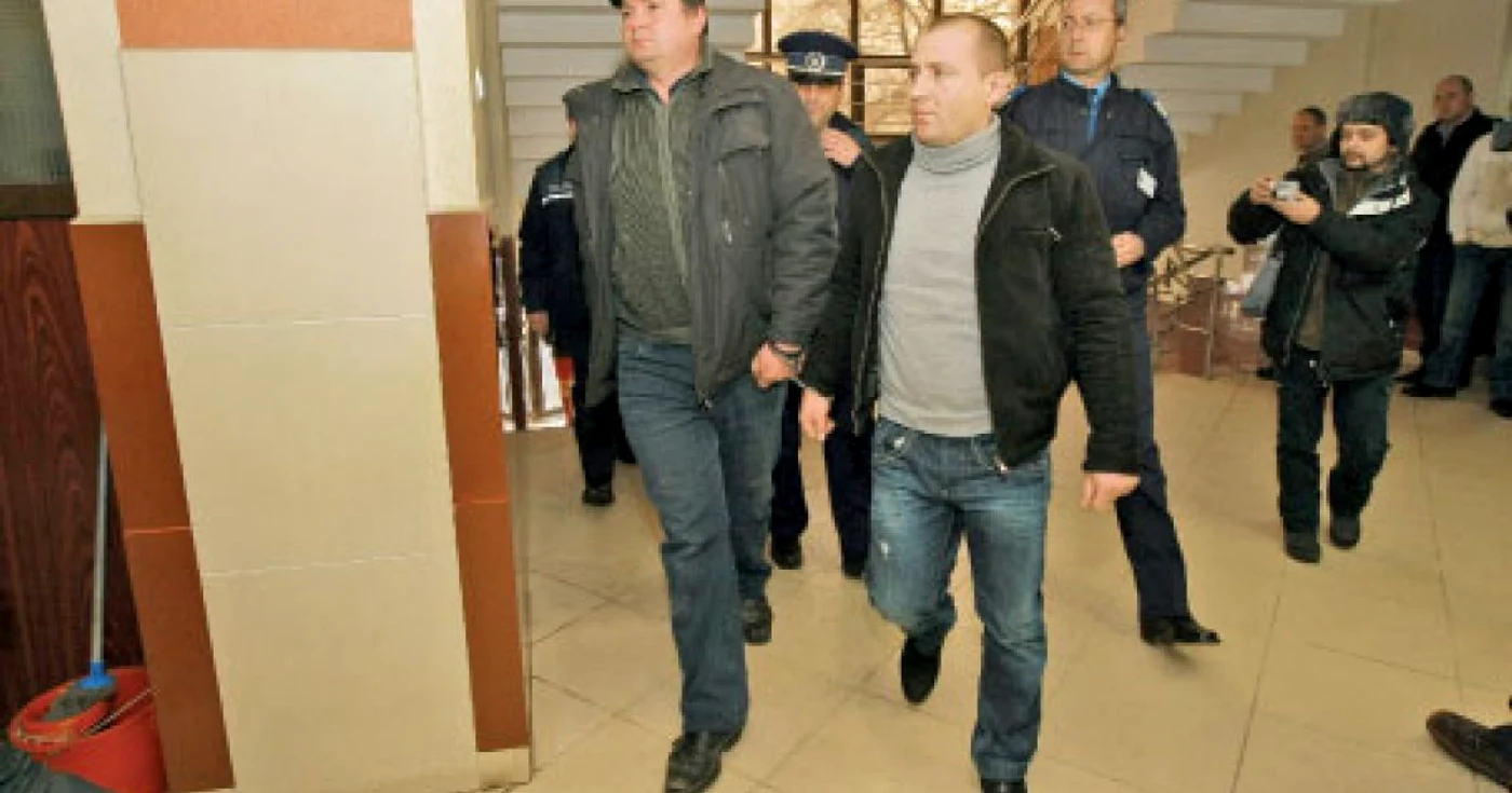 Lungu Ovidiu (dreapta) şi Podlesnov Veageslav, reţinuţi pentru contrabandă cu legume  