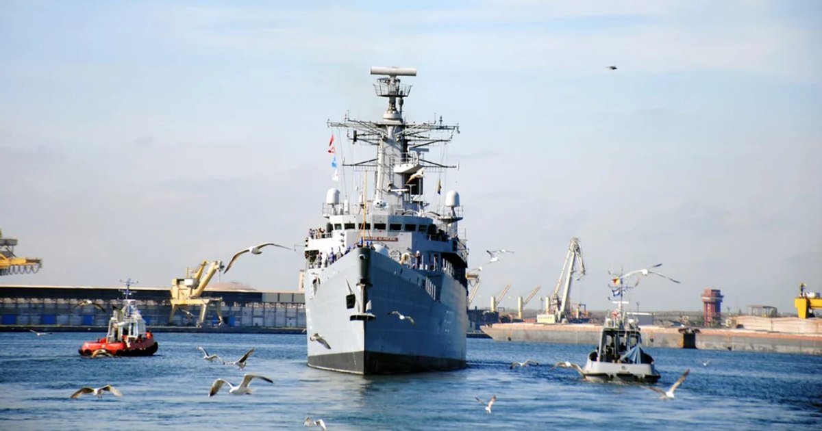 Fregata „Regele Ferdinand" s-a întors la Constanța, dar marinarul dispărut rămâne necunoscut. Fregata „Regele Ferdinand" s-a întors la Constanța, dar marinarul dispărut rămâne necunoscut.