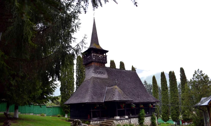 Biserica de lemn „Sf  Gheorghe” – Dragoslavele (© Institutul Național al Patrimoniului)