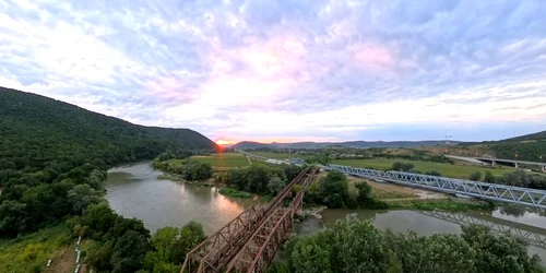 Calea ferată Simeria Arad, Poduri peste Mureș, zona Brănișca  Foto Daniel Guță ADEVĂRUL (11) jpg