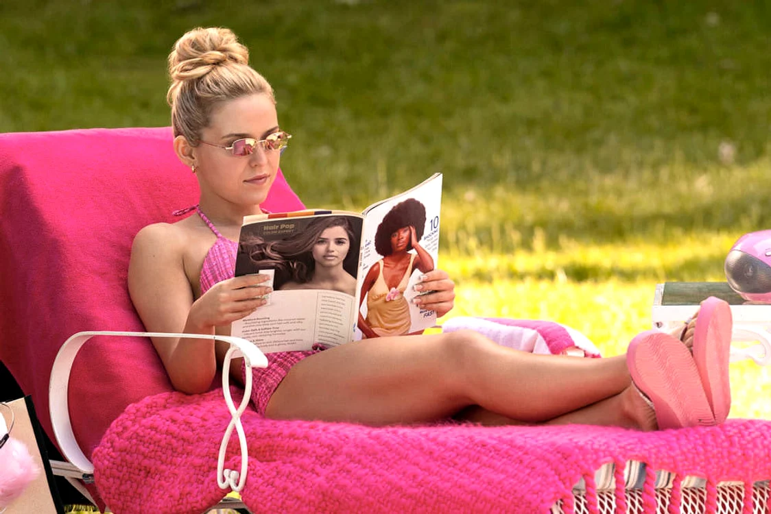 „ELLE”, serialul prequel al filmului „Blonda de la Drept”/sursă foto: social media