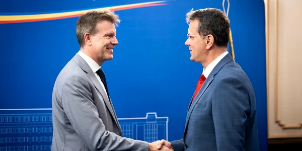 Ionut Mosteanu cu ambasadorul Marii britanii jpg