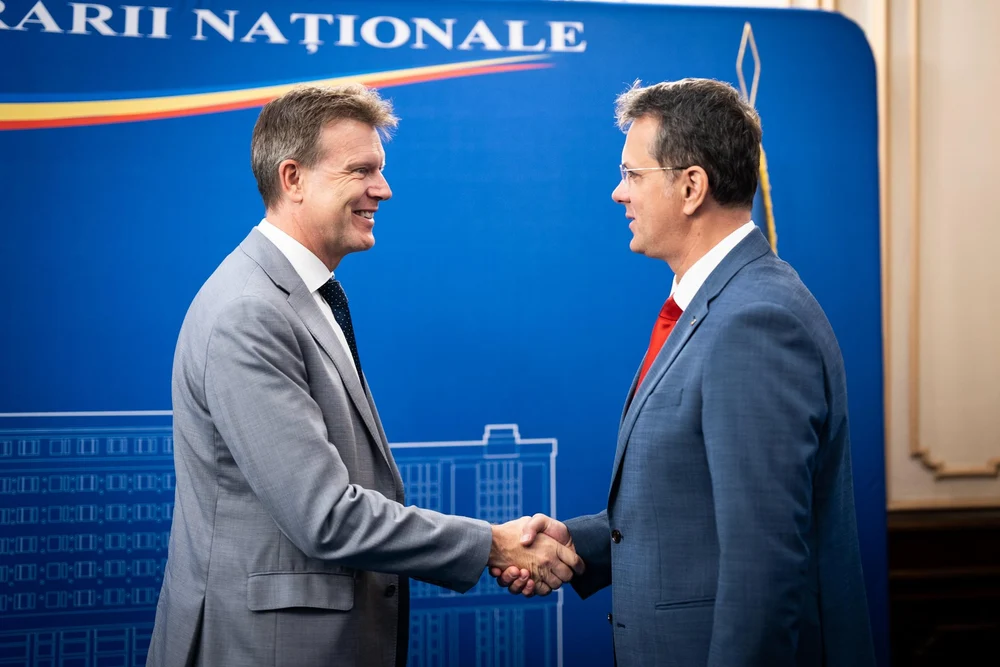 Ministrul Apărării Naționale, întâlnire cu ambasadorul Marii Britanii la București. Trei subiecte fierbinți discutate de cei doi oficiali