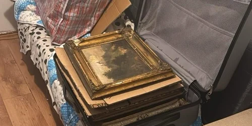 Tablouri furate din Italia, descoperite la Constanța foto politia romana jpg