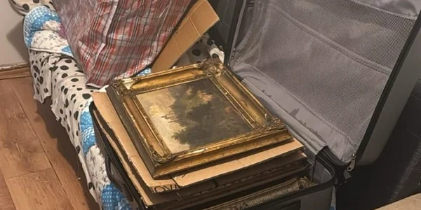 Tablouri furate din Italia, descoperite la Constanța foto politia romana jpg
