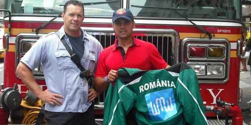 Pompierul Sorin Taşcă (dreapta), la Jocurile Mondiale din Statele Unite ale Americii