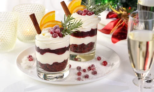 Tiramisu la pahar  Sursa foto shutterstock 2318347905 jpg