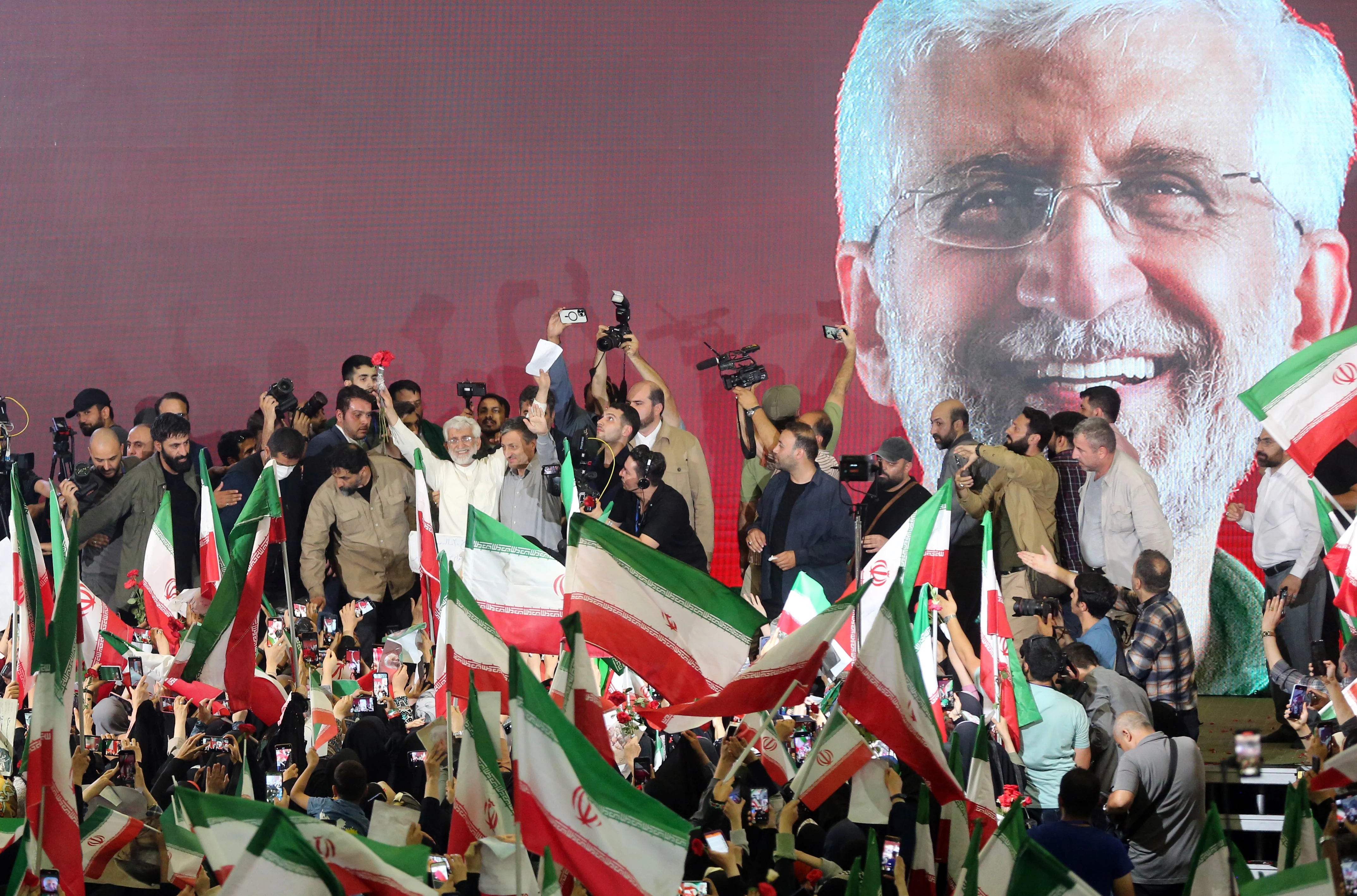 Tensiuni interne ies la suprafață în Iran: Un ultraconservator ar urma să-l înlocuiască pe președintele Parlamentului în negocierile cu SUA