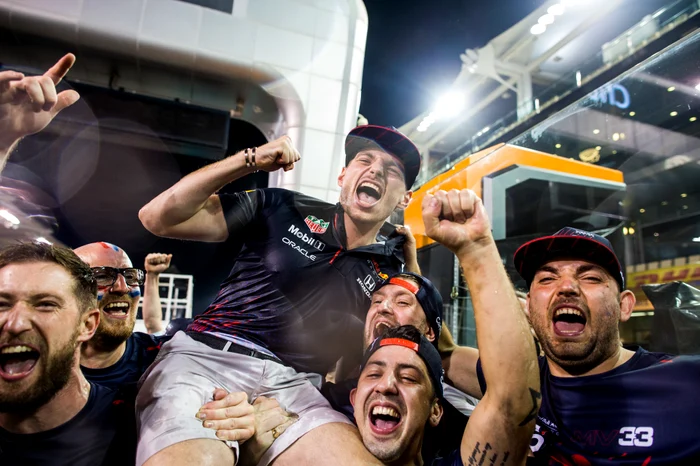 Max Verstappen a fost sărbătorit de echipa Red BullFoto: Guliver / GettyImages
