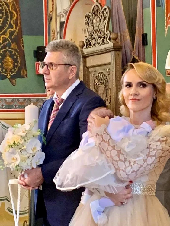 Gabriela Firea este, de acum în colo, părintele spiritual al micuței 