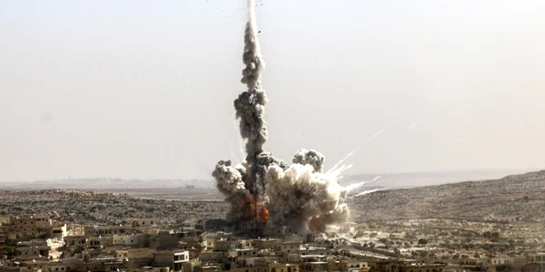 Armata rusă bombardează o zonă rezidenţială din cartierul Darat Izza de Alep în Siria la data de 4 octombrie 2016 FOTO Hepta Faisal Mahmud Agenţia Anadolu