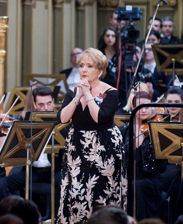 11 concert regal ateneu la trei decenii de la revenirea in tara a familiei regale 7 jpg jpeg