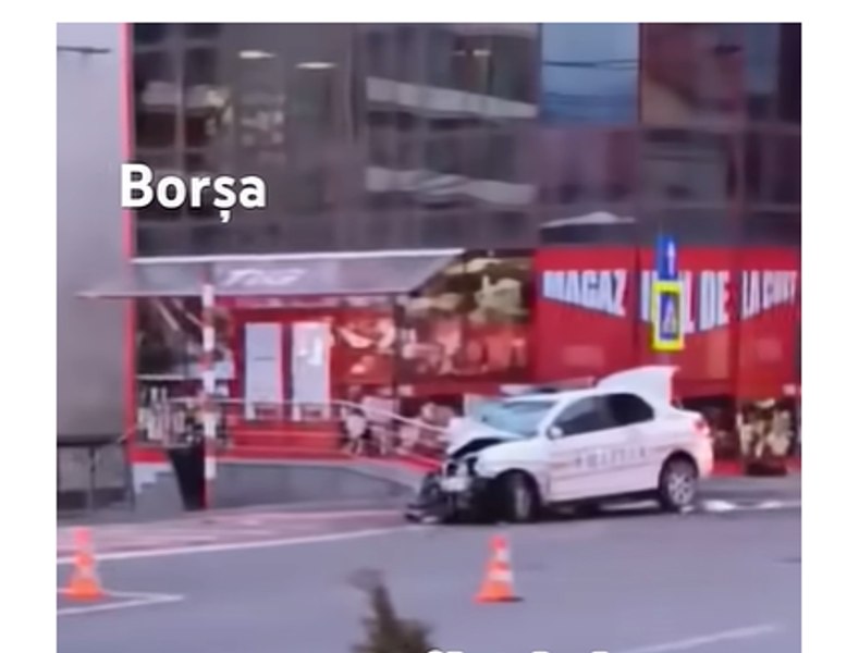 Cine este șoferul care a spulberat cu un bolid o mașină de poliție și a rănit grav trei agenți, apoi a fugit de la locul accidentului