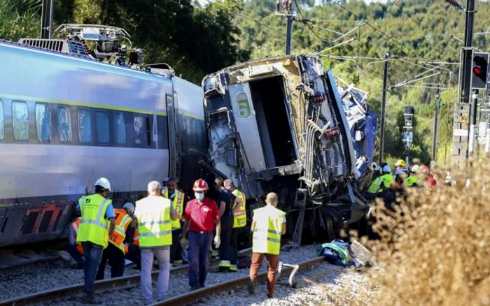 Pasagerii au fost cuprinşi de panică la impact şi strigau ”toată lumea, la pământ!”. FOTO EPA-EFE