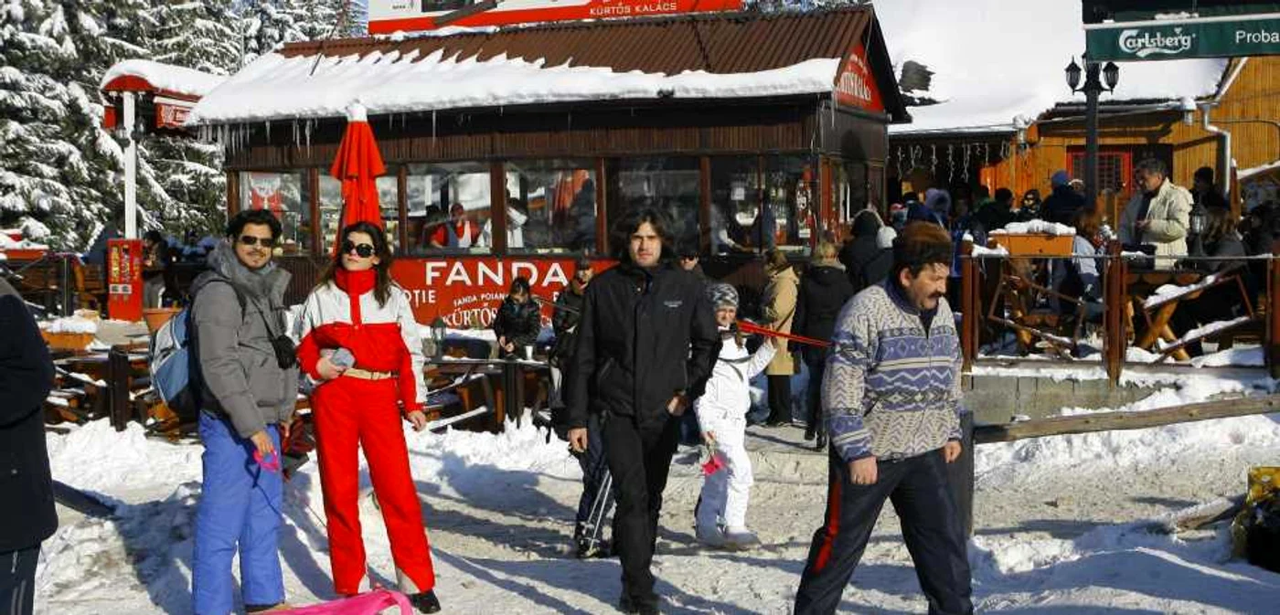 În Poiana Braşov sunt la această oră mii de turişti