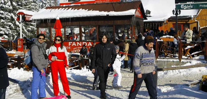 În Poiana Braşov sunt la această oră mii de turişti