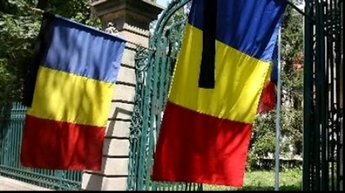 
    Steagurile vor coborî în bernă în 13 august, când va fi înmormântată regina Ana  