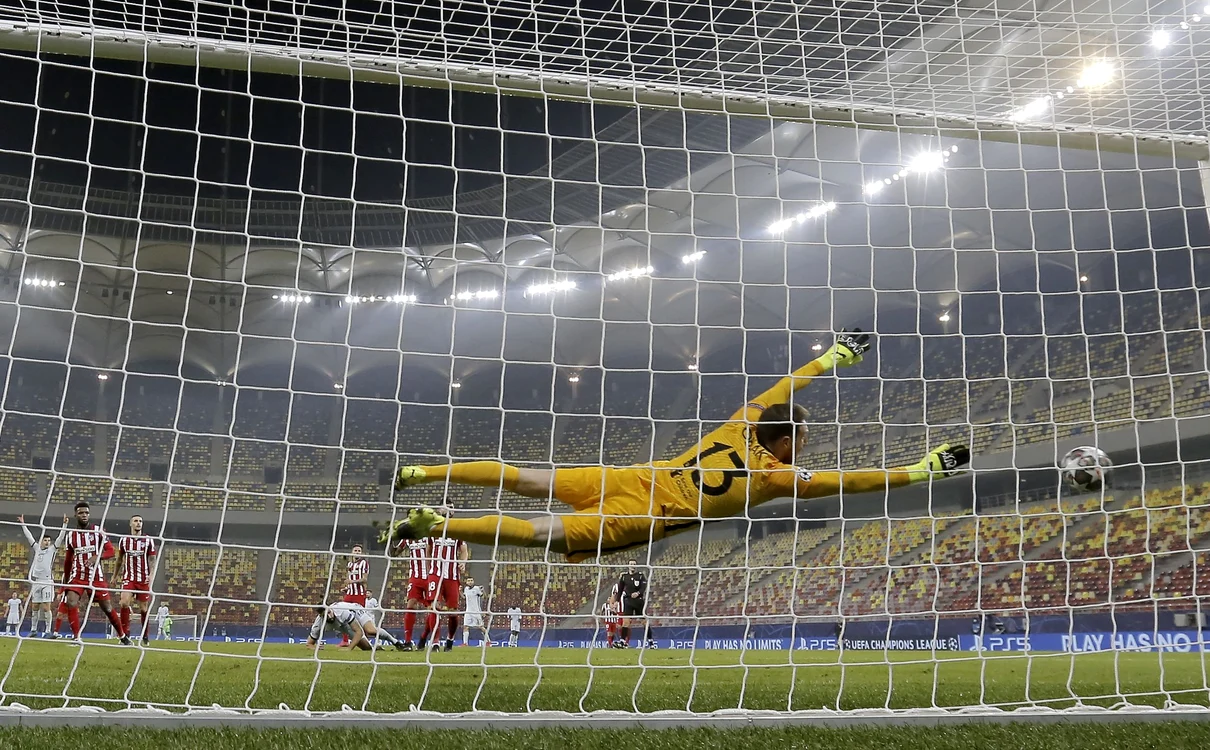 
    Olivier Giroud l-a învins cu o execuție acrobatică pe portarul OblakFoto: EPA-EFE  