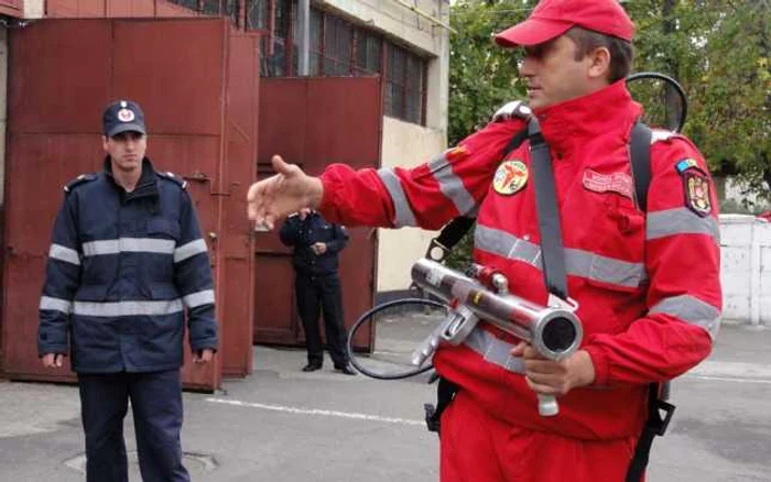 Pompierul Dumitru Voica este respectat de colegii de serviciu