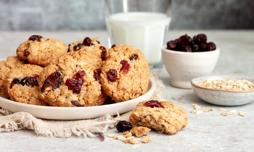 Biscuiti cu ovaz si merisoare  Sursa foto shutterstock 1723499065 jpg