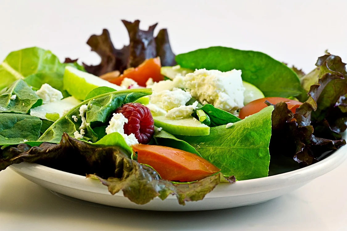 Ce a descoperit un bărbat într-o salată / foto: Pixabay 