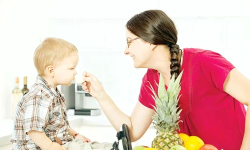 mama copil mancare12547 jpeg