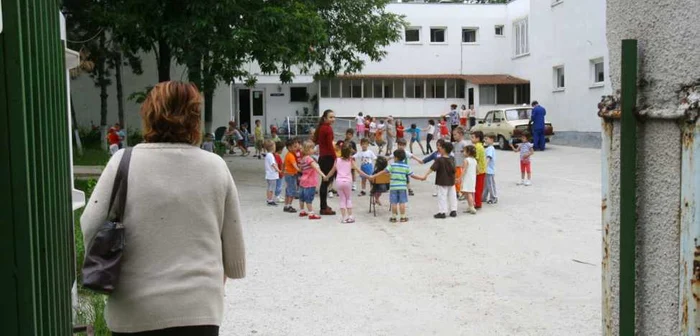 Copii la joacă la grădiniţă FOTO Adevărul