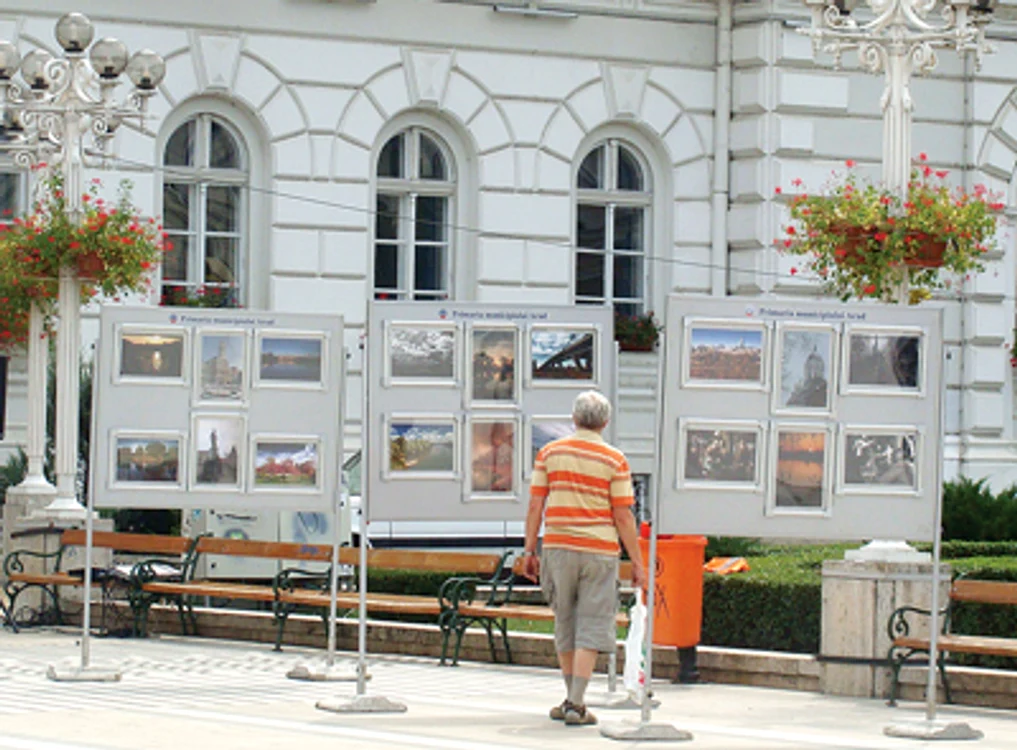 Arad: ORAŞUL PE SCURT / Piaţă gata în septembrie