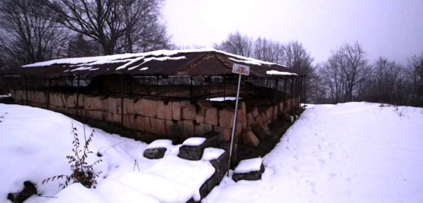 Un turn vechi de două milenii, folosit ca locuinţă de daci. FOTO: Daniel Guţă. ADEVĂRUL.