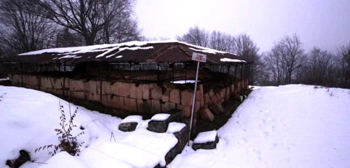 Un turn vechi de două milenii, folosit ca locuinţă de daci. FOTO: Daniel Guţă. ADEVĂRUL.