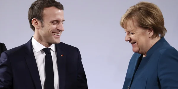 Angela Merkel şi Emmanuel Macron la semnarea tratatului franco-german de la Aachen