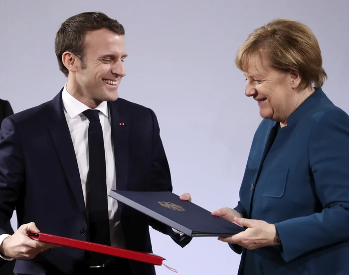 Angela Merkel şi Emmanuel Macron la semnarea tratatului franco-german de la Aachen