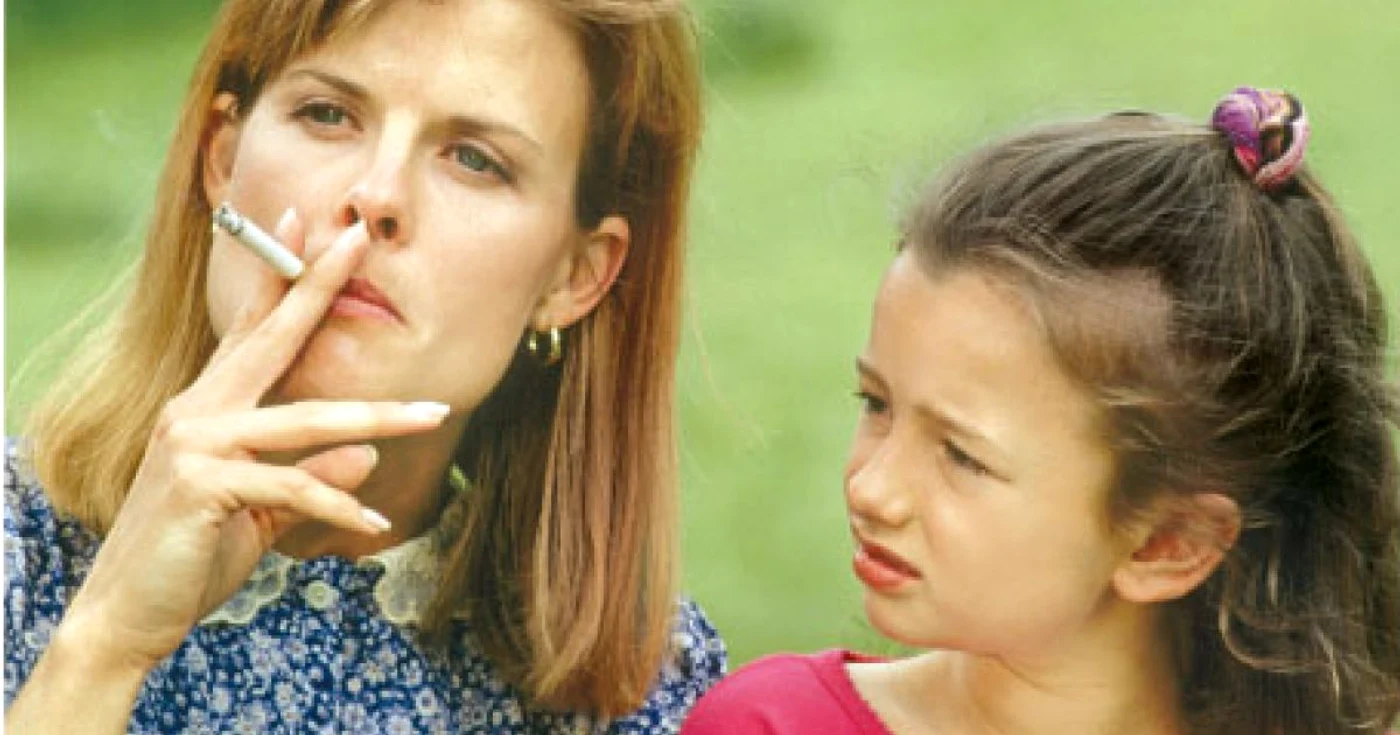 Fumul de ţigară inhalat de copii le sensibilizează plămânii 
